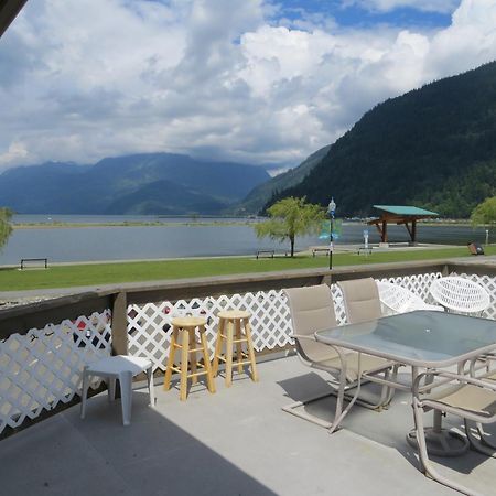 Harrison Village Motel Harrison Hot Springs Extérieur photo