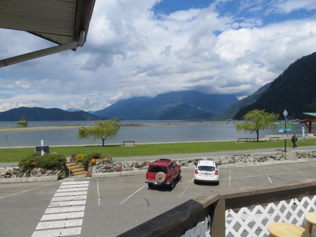 Harrison Village Motel Harrison Hot Springs Extérieur photo