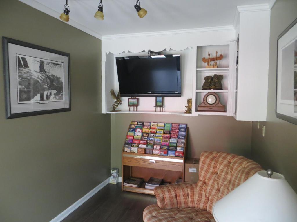 Harrison Village Motel Harrison Hot Springs Extérieur photo