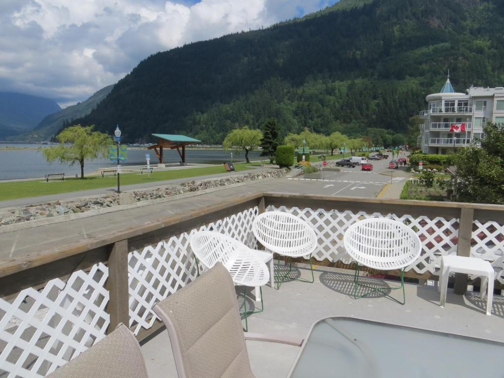 Harrison Village Motel Harrison Hot Springs Extérieur photo