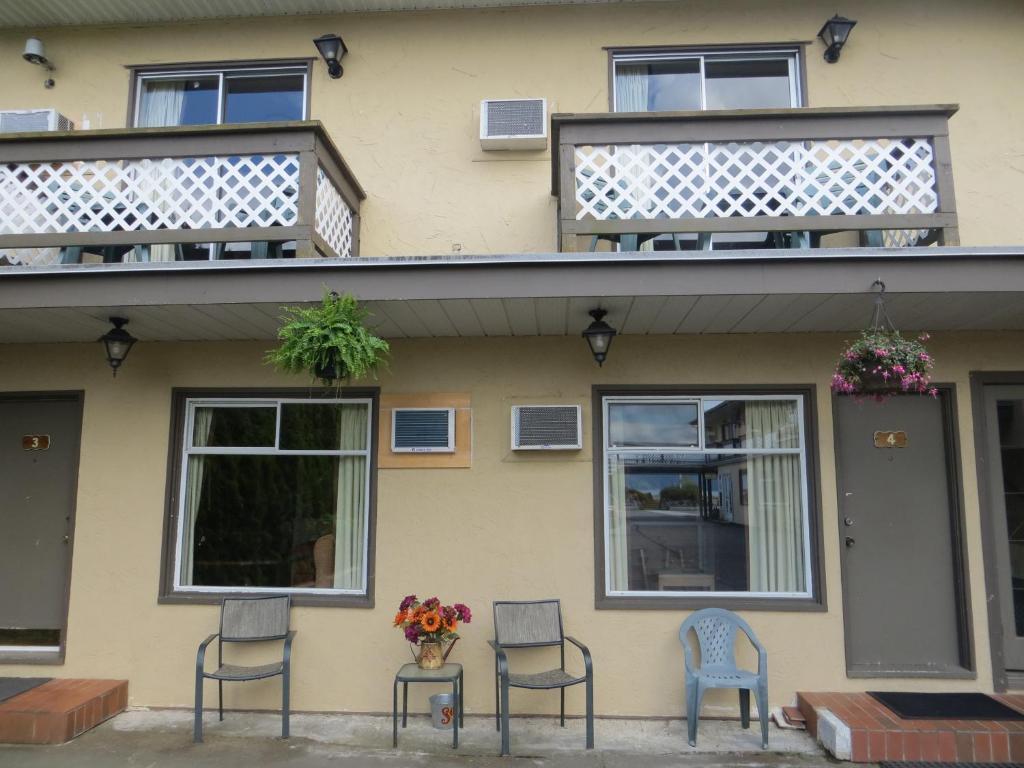 Harrison Village Motel Harrison Hot Springs Extérieur photo