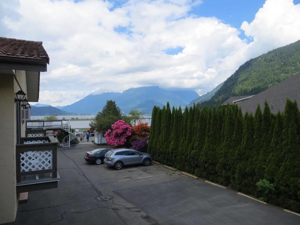 Harrison Village Motel Harrison Hot Springs Extérieur photo